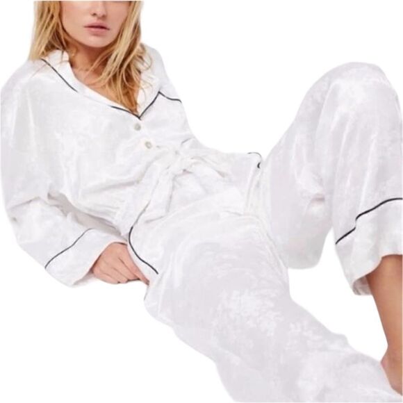 FREE PEOPLE INTIMATELY So So Chic
White Satin Black Piping Pajama
Jumpsuit - Picture 1 of 6